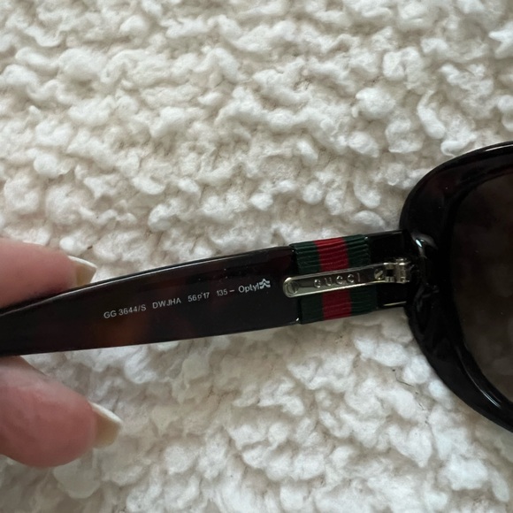 Gucci Women’s Black Sunglasses w/ Signature Colors & Interlocking G’s w/ case! - Picture 4 of 5